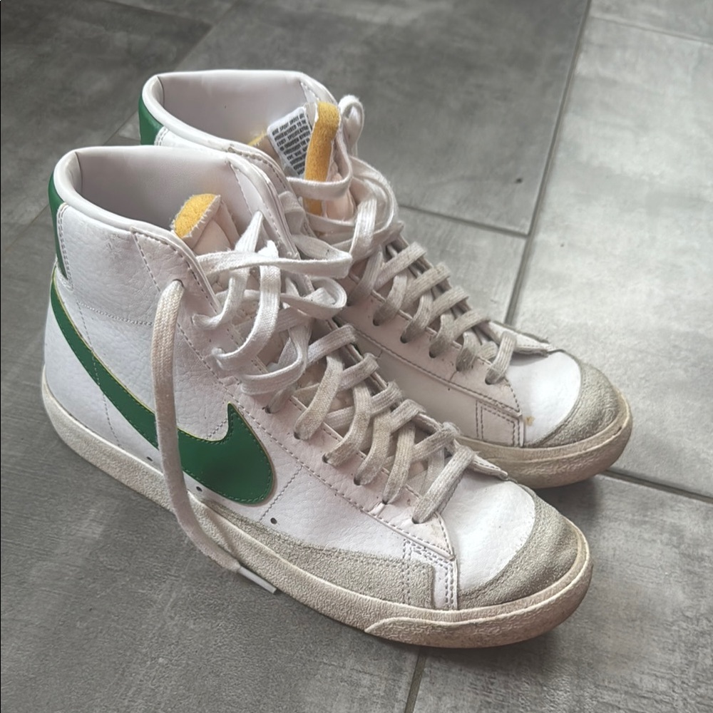 Nike Blazer mid ‘77 White and Green Sneakers men’s size 8.5